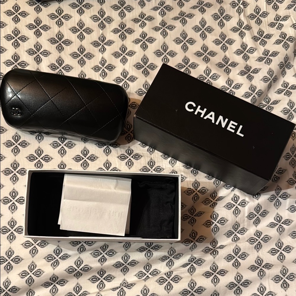 🔥CHANEL Black Sunglasses Case with box